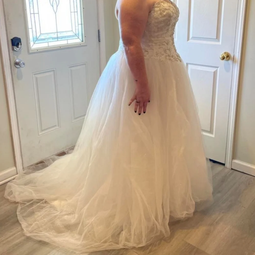 Wedding Dress - Ballgown Style - Size 18W - Picture 4 of 13